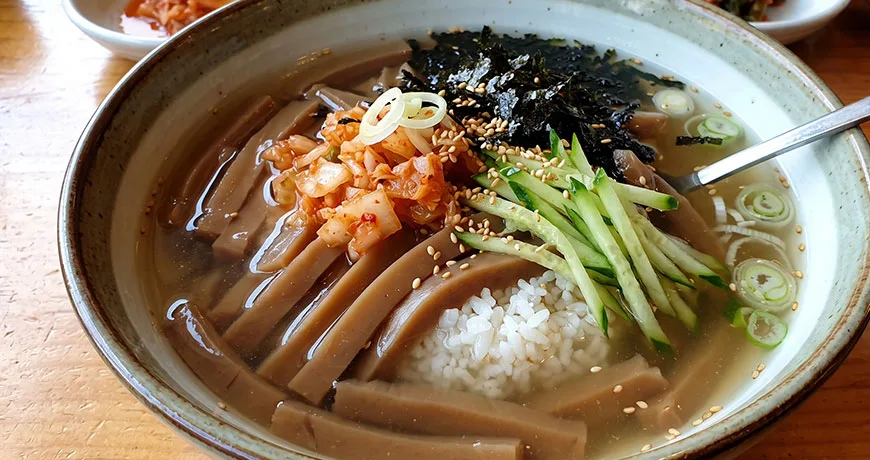Chilled Acorn Jelly and Rice Soup | 묵밥